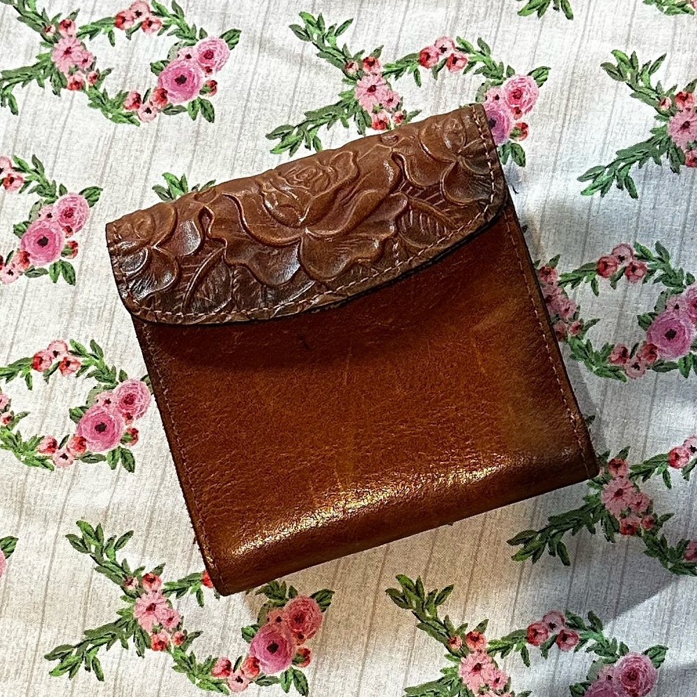 Vintage inspired bifold wallet